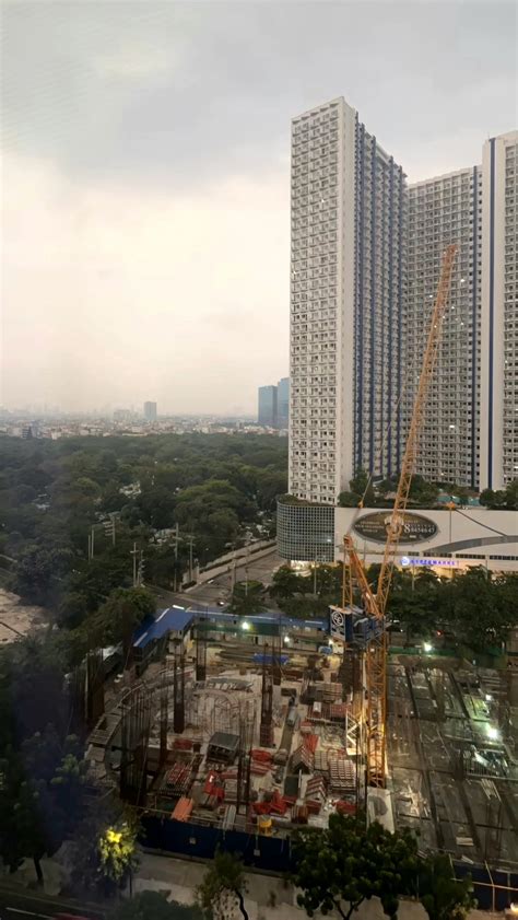Yuchengco Tower in City of Manila, Metro Manila .